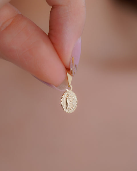 DIJE GUADALUPE DIAMANTADA PEQUENA 1CM