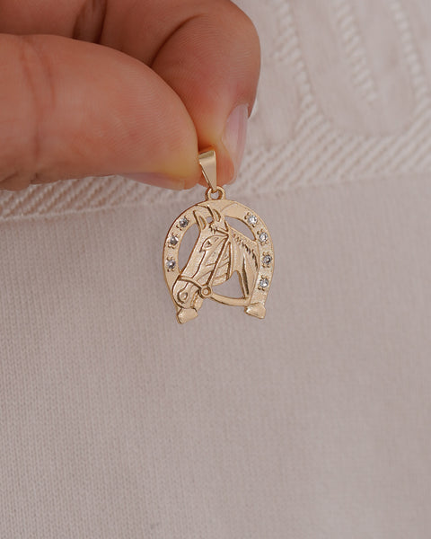 DIJE HERRADURA CON CABALLO PUNTOS CRISTAL 1.8CM